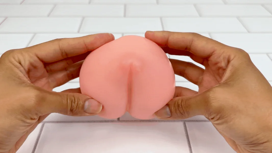 Tits & Ass Peach Masturbator — image 7 of 11