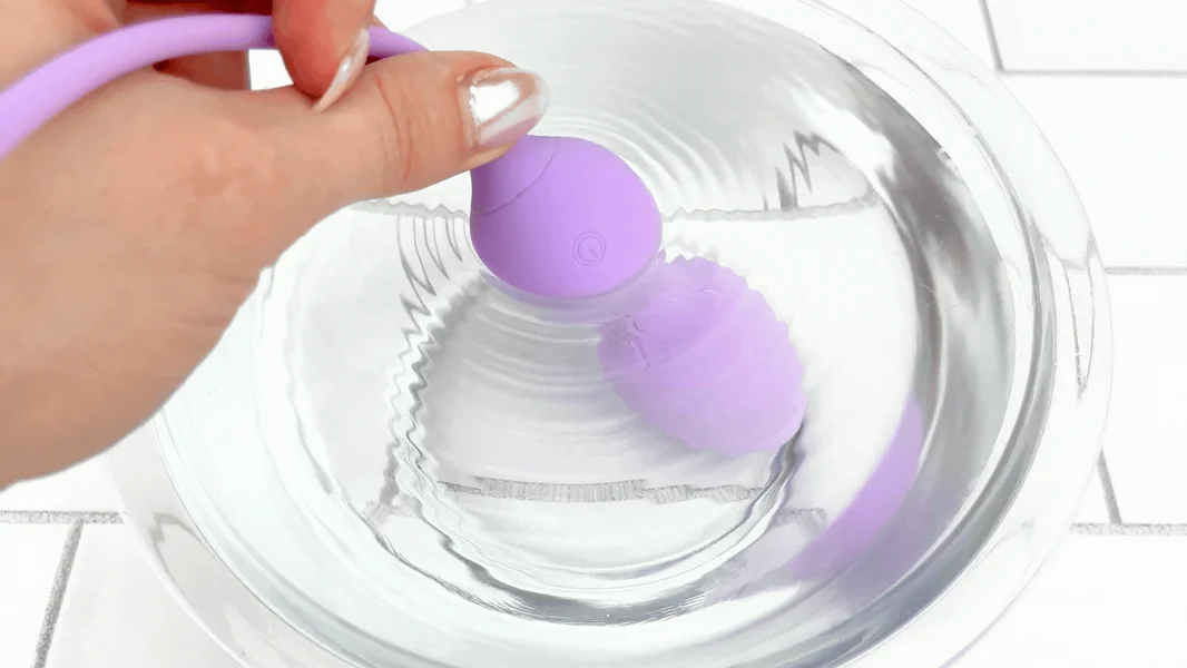 The Menina - Bouncing and Rolling Silicone Vibrating Kegel Exerciser with Remote — image 8 of 13