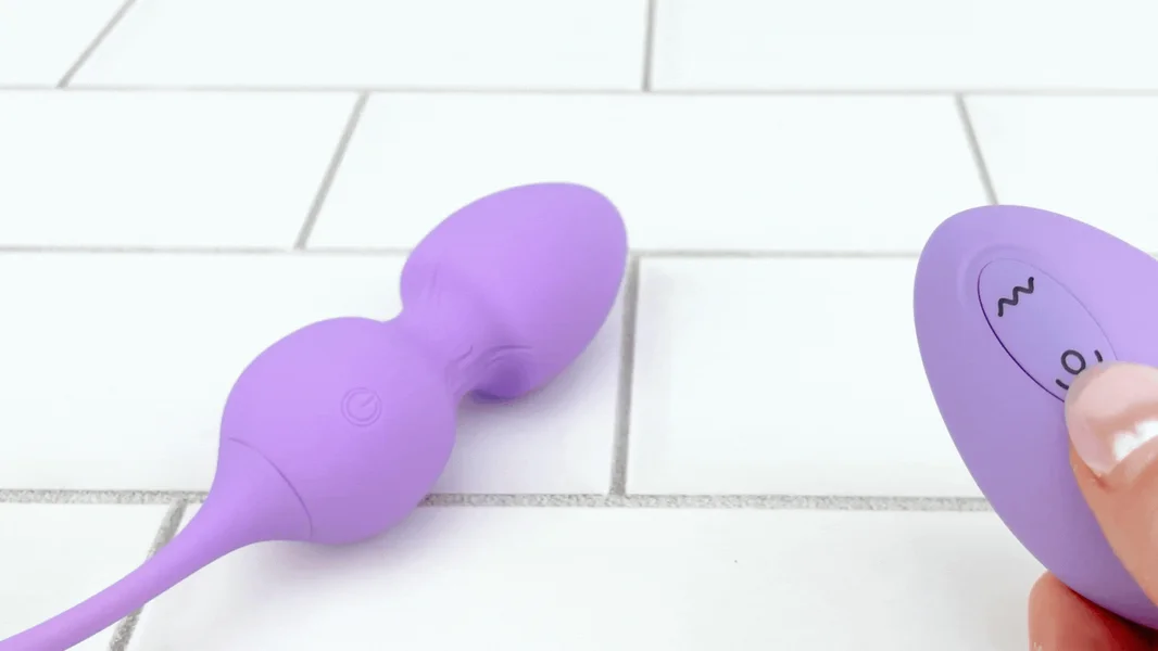 The Menina - Bouncing and Rolling Silicone Vibrating Kegel Exerciser with Remote — image 6 of 13