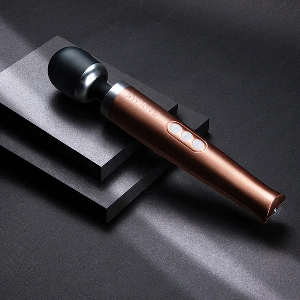 Le Wand Die Cast Rechargeable Vibrating Massager — image 9 of 19