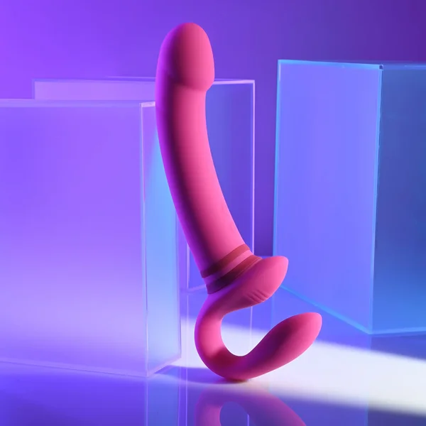 Gender X SHARING IS CARING - Pink 21.9 cm USB Rechargeable Strapless Strap-On — image 4 of 8