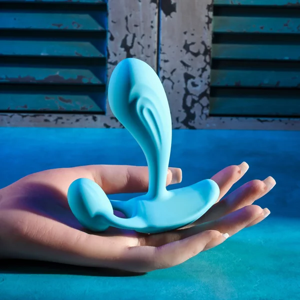 Gender X WEAR ME OUT - Blue 11.1 cm USB Rechargeable Wearable Vibrator with Wireless Remote — image 5 of 8
