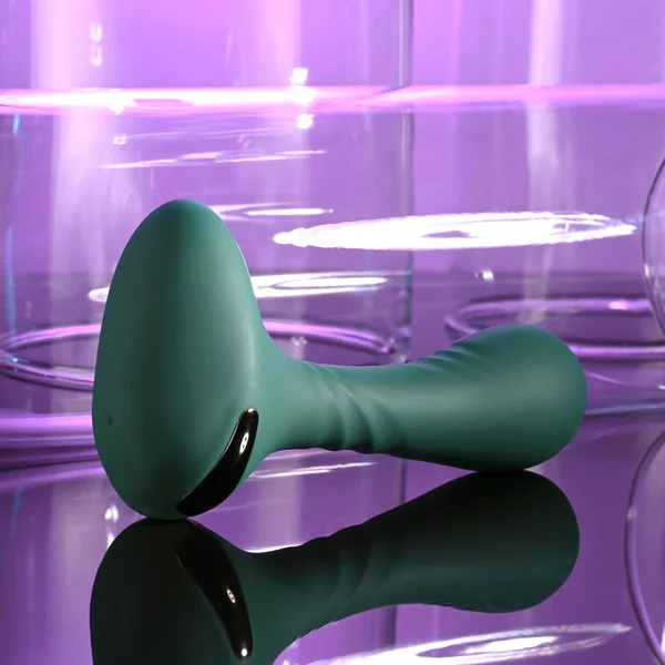 Gender X GOES ANYWHERE - Green 12.4 cm USB Rechargeable Vibrator — image 6 of 9
