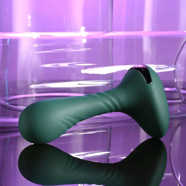 Gender X GOES ANYWHERE - Green 12.4 cm USB Rechargeable Vibrator — image 5 of 9