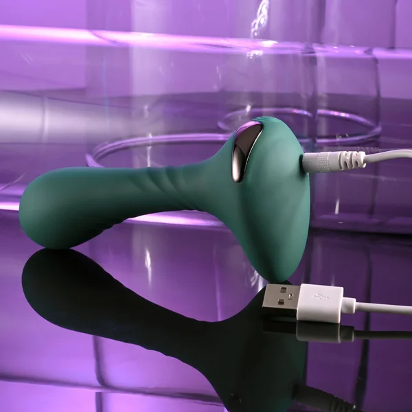 Gender X GOES ANYWHERE - Green 12.4 cm USB Rechargeable Vibrator — image 9 of 9
