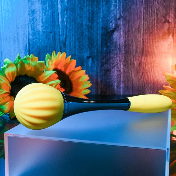 Gender X SUNFLOWER - Yellow 20 cm USB Rechargeable Massage Wand — image 2 of 9