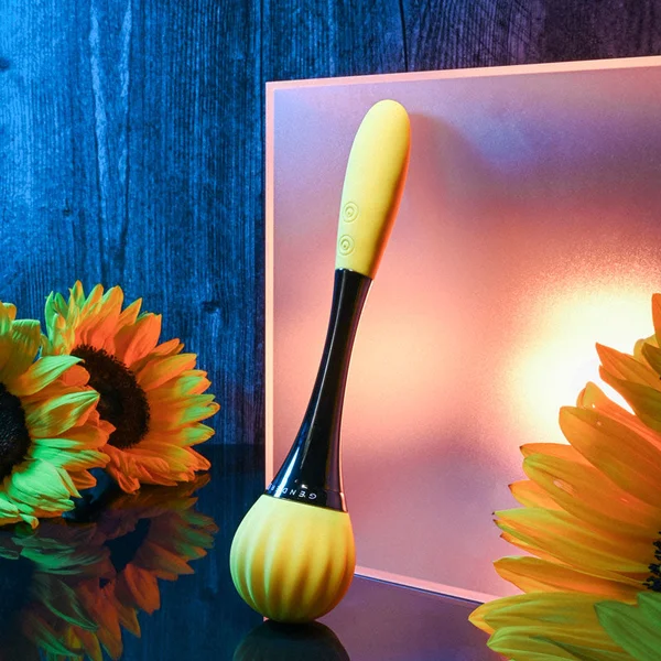 Gender X SUNFLOWER - Yellow 20 cm USB Rechargeable Massage Wand — image 3 of 9