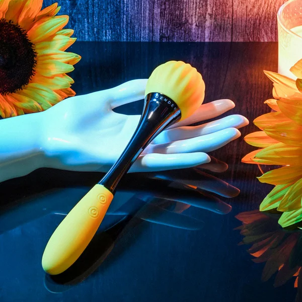 Gender X SUNFLOWER - Yellow 20 cm USB Rechargeable Massage Wand — image 4 of 9