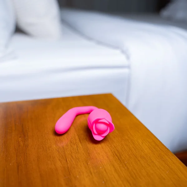 Maia MEADOW - Pink 14 cm USB Rechargeable Flower Stimulator — image 2 of 6