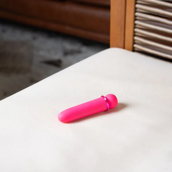 Maia JAGUAR - Pink - Pink 10.1 cm USB Rechargeable Bullet — image 3 of 7
