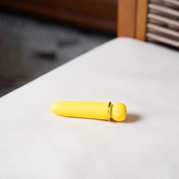 Maia JAGUAR - Yellow - Yellow 10.1 cm USB Rechargeable Bullet — image 3 of 7