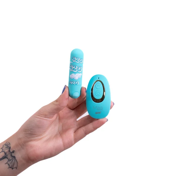 Maia JESSI 420 Remote - Sky Blue 7.6 cm USB Rechargeable Bullet with Wireless Remote — image 2 of 4