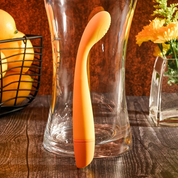 Selopa LEMON SQUEEZE - Yellow 18.4 cm USB Rechargeable Vibrator — image 3 of 8