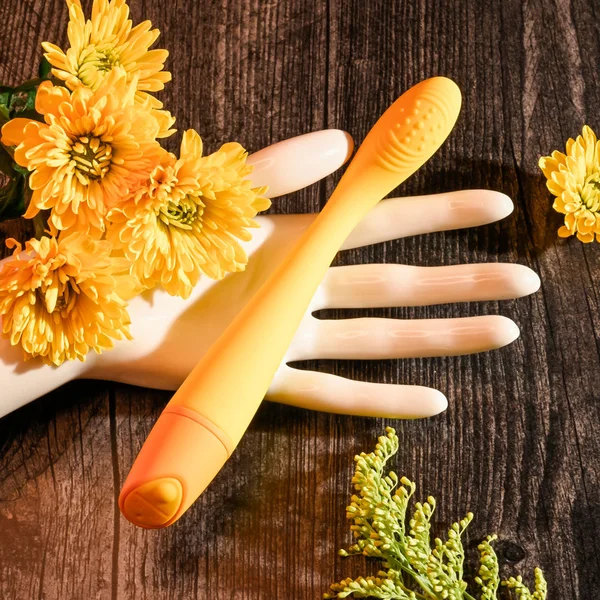 Selopa LEMON SQUEEZE - Yellow 18.4 cm USB Rechargeable Vibrator — image 6 of 8