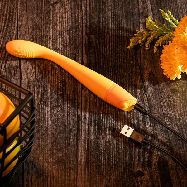 Selopa LEMON SQUEEZE - Yellow 18.4 cm USB Rechargeable Vibrator — image 8 of 8
