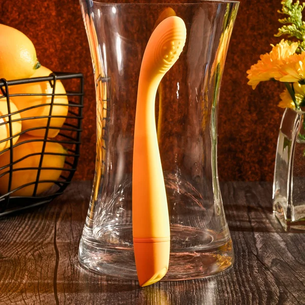 Selopa LEMON SQUEEZE - Yellow 18.4 cm USB Rechargeable Vibrator — image 2 of 8
