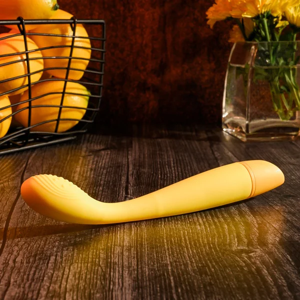 Selopa LEMON SQUEEZE - Yellow 18.4 cm USB Rechargeable Vibrator — image 5 of 8