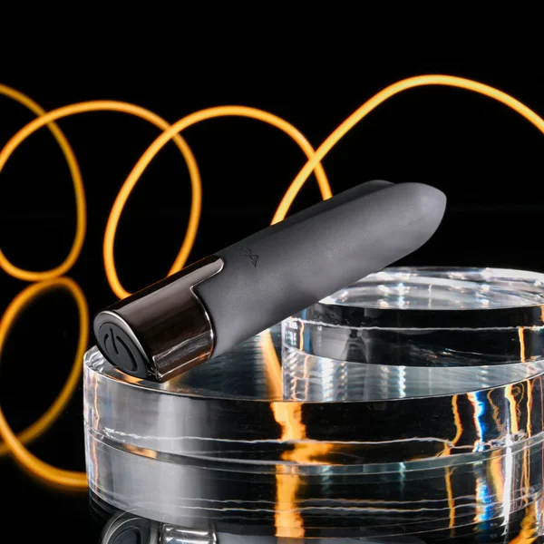 Selopa LITTLE BUDDY - Black 11.1 cm USB Rechargeable Vibrating Bullet — image 4 of 7