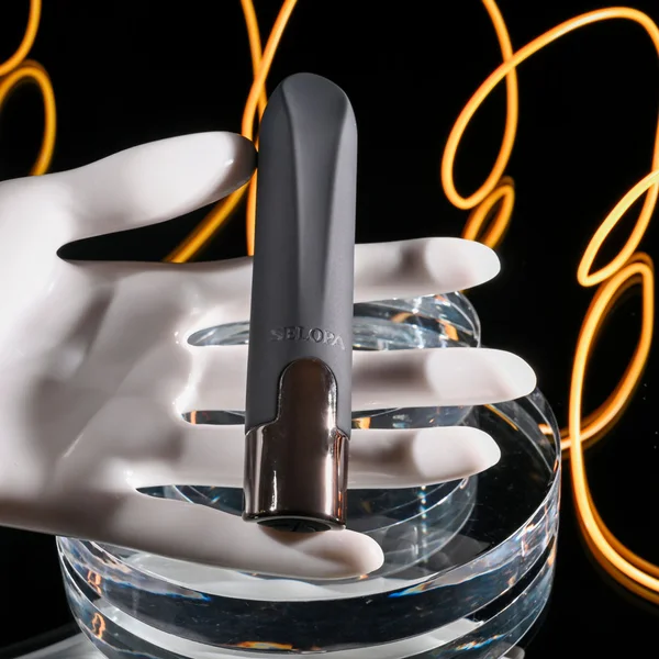 Selopa LITTLE BUDDY - Black 11.1 cm USB Rechargeable Vibrating Bullet — image 6 of 7