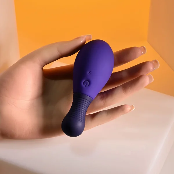 Selopa EGG ME ON - Purple 10 cm USB Rechargeable Egg with Wireless Remote — image 3 of 9