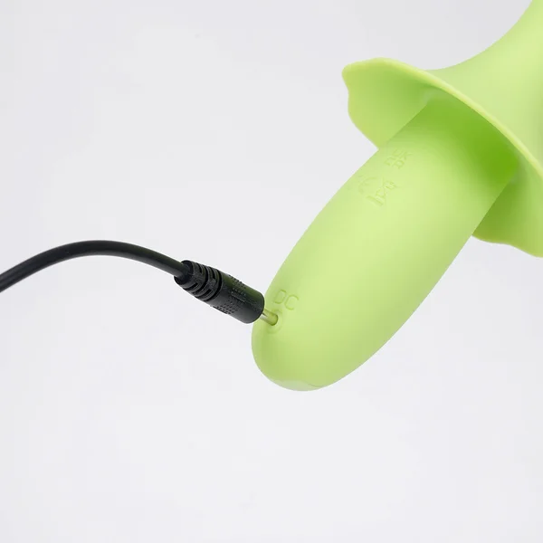 Maia SIENNA - Green - Green 15.2 cm USB Rechargeable Fluttering Bullet — image 3 of 5