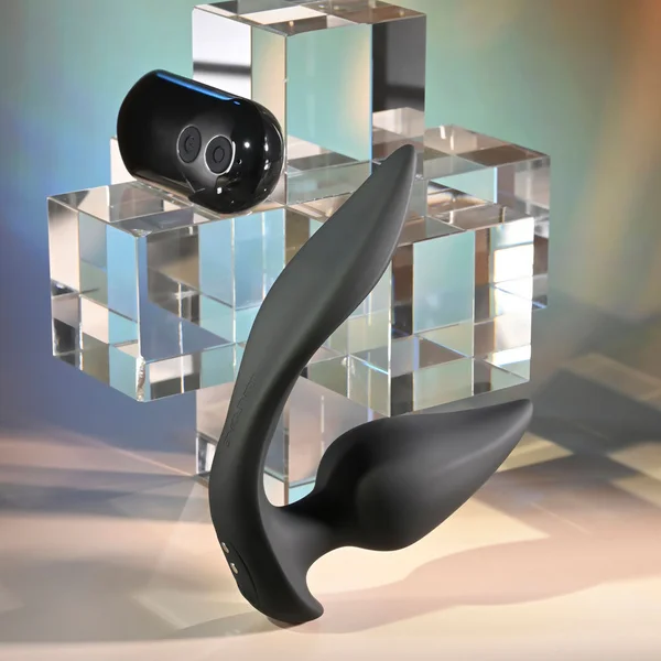 Evolved THE GENIE - Black 11.2 cm USB Rechargeable Vibrating Plug with Wireless Remote — image 4 of 9
