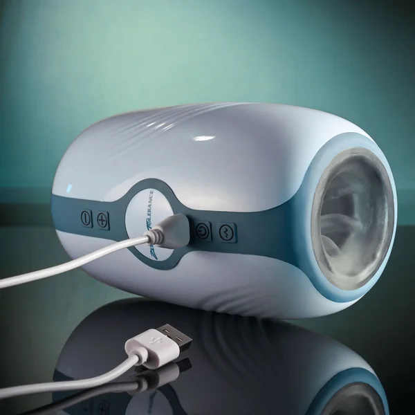 Zero Tolerance TOUCHDOWN - White 15 cm USB Rechargeable Vibrating & Tightening Stroker — image 9 of 9