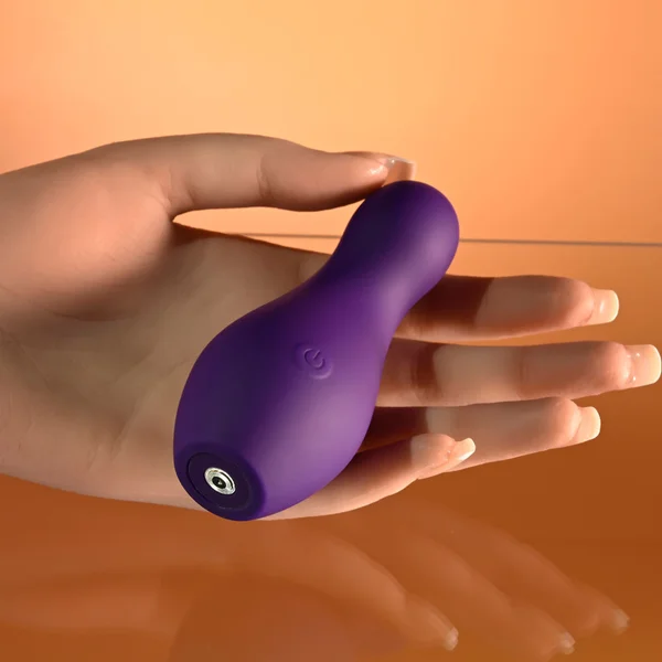 Playboy Pleasure THE JET SET - VIBRATOR - Purple 10.2 cm Vibrator with Self Charging Case — image 7 of 9