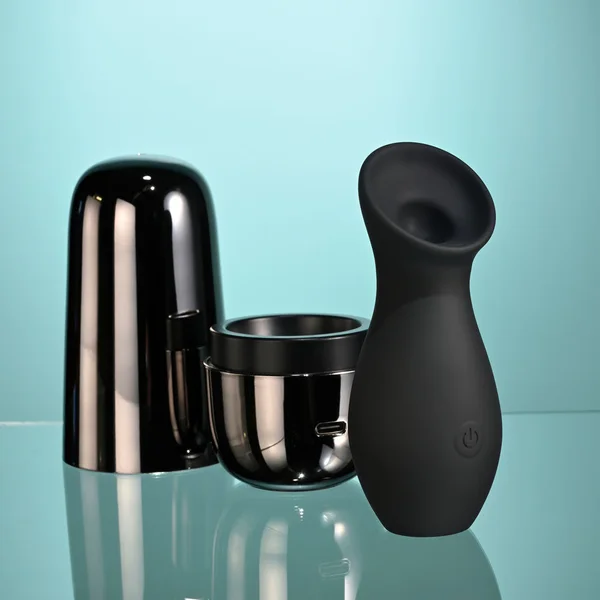 Playboy Pleasure THE JET SET - SUCKER - Black 10.3 cm Sucking Stimulator with Rechargeable Charging Case — image 3 of 9