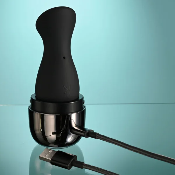 Playboy Pleasure THE JET SET - SUCKER - Black 10.3 cm Sucking Stimulator with Rechargeable Charging Case — image 9 of 9
