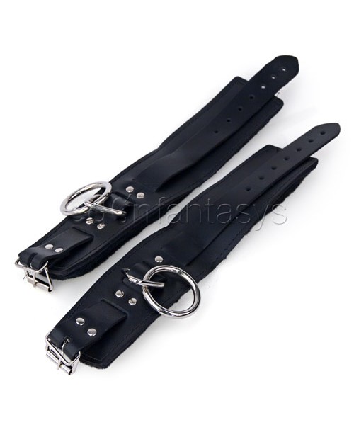 Fleece lined wrist restraints