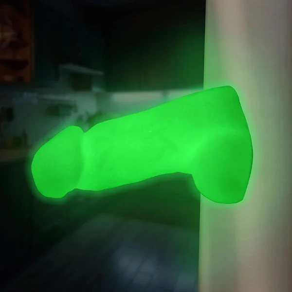 Big Ballers Glow-In-The-Dark Magnetic Snap-On Peckers - 4 Pack — image 2 of 3