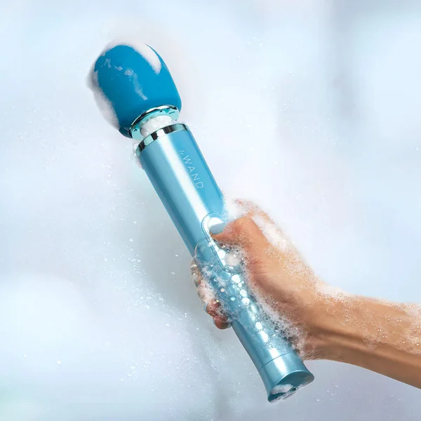 Le Wand Dive Submersible Rechargeable Vibrating Massager — image 3 of 3