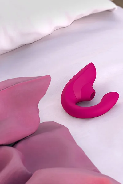 Womanizer Blend 5.5" Rabbit Vibrator with Pleasure Air Pulse Clitoral Stimulator — image 4 of 5