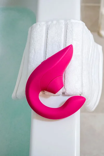Womanizer Blend 5.5" Rabbit Vibrator with Pleasure Air Pulse Clitoral Stimulator — image 5 of 5