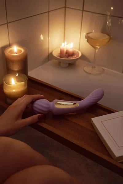 Lelo Switch 8.5" Double Ended Wand Vibrator — image 6 of 18