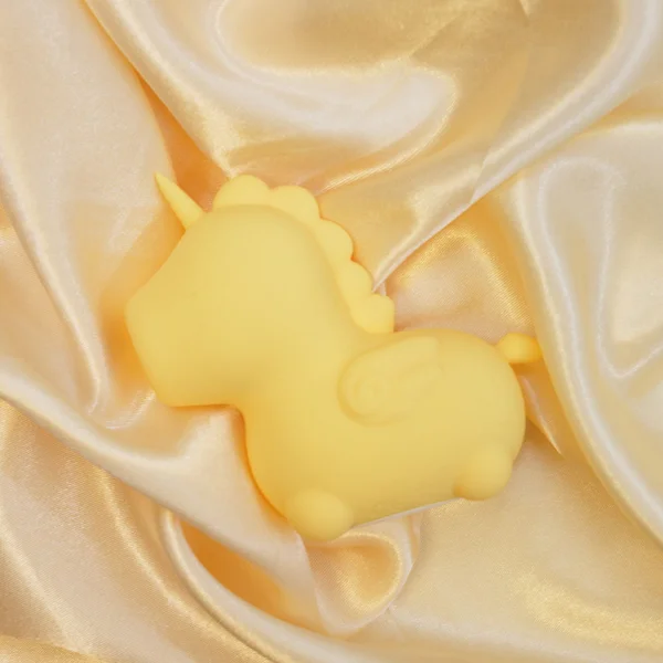 Unihorn - Bean Blossom - Yellow USB Rechargeable Flicking Stimulator — image 4 of 11