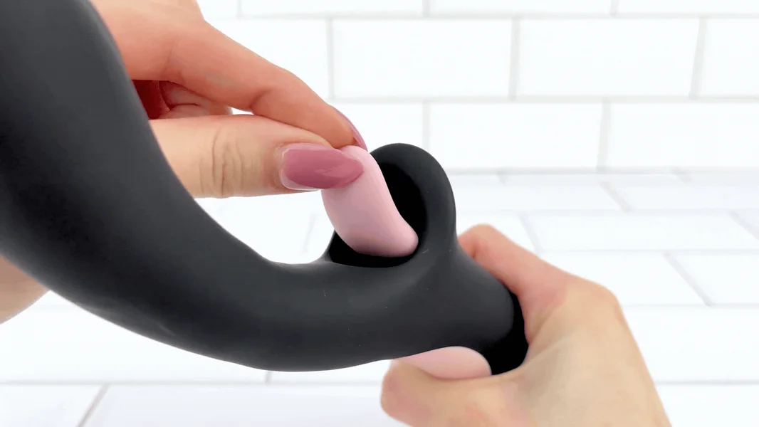 Thumping & Licking Silicone Rabbit - Hits That G-spot While Giving You Oral! — image 6 of 14