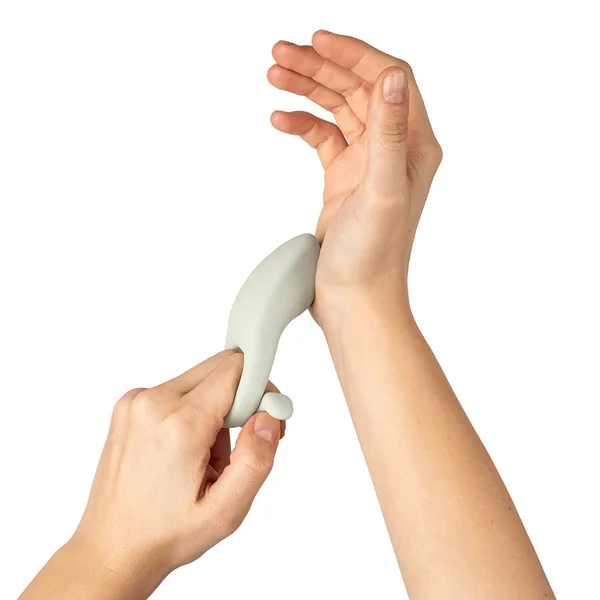 Dame Hug Vibrating Couples Ring — image 15 of 25