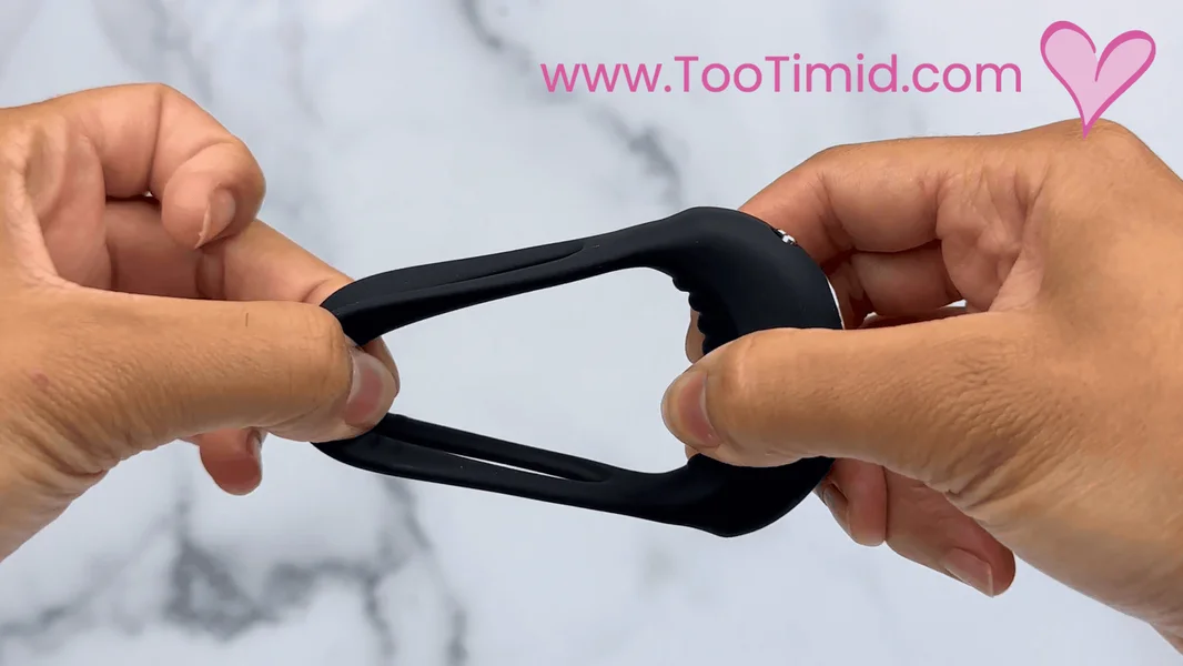 ADMIRE Dual Silicone Vibrating C-Ring with Remote — image 2 of 12