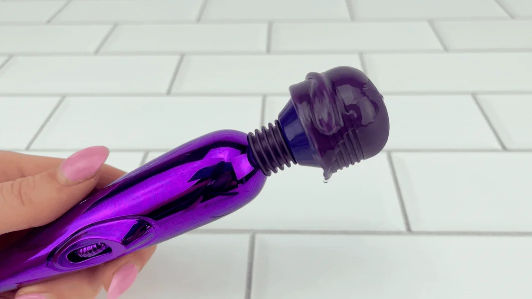 Mini Clit Wand: Take Your Stress Away! — image 4 of 7