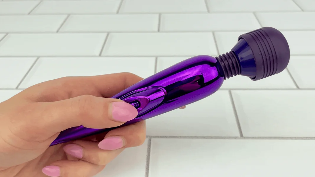 Mini Clit Wand: Take Your Stress Away! — image 2 of 7