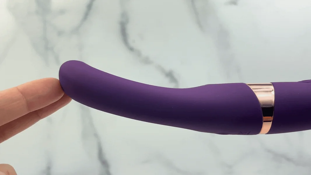 Tongue Tapper Fingering Dual-Ended G-Spot Vibrator - Two Sides for Doubled Pleasure! — image 4 of 9