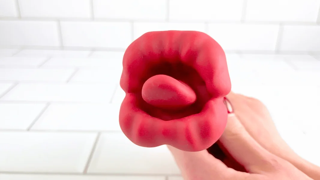 Flaming Red Lips Plus Clit-Licking Mouth & Pinpoint Vibe — image 4 of 11
