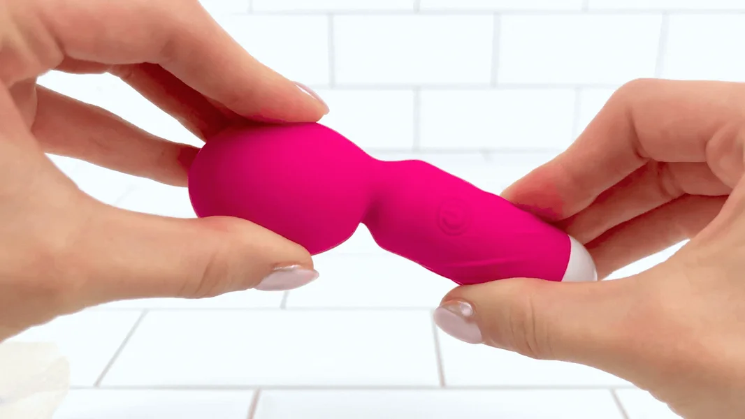 Wanda Mini Pocket Play Wand Vibrator - Strong Cl*t O's During Sex! — image 4 of 6