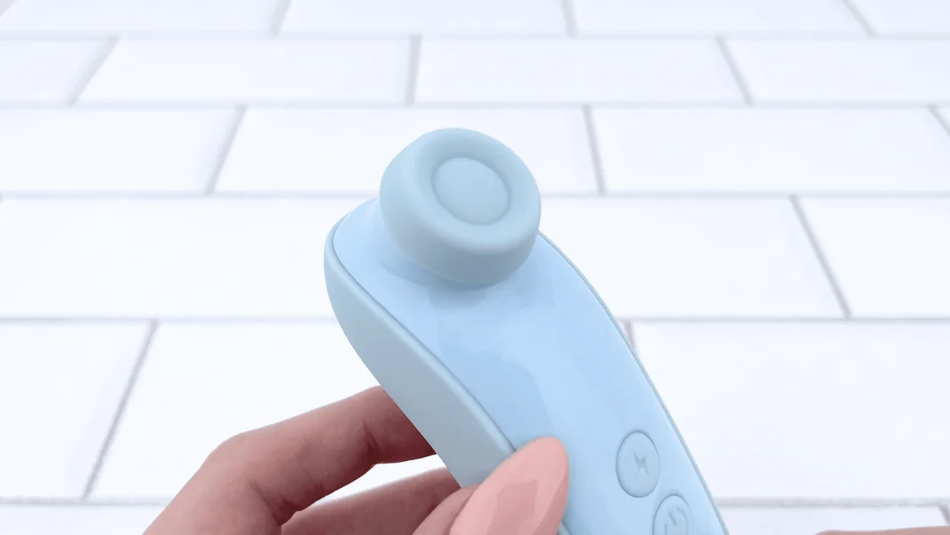 Luxury Air Pulse Toy with 3 Attachments - Mimics Oral Sex for Fast Orgasms! — image 4 of 11