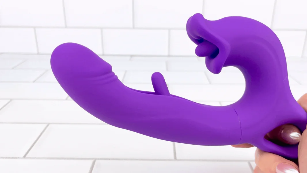 Amelia Flapping Vibrator with Licking Tongue — image 2 of 22