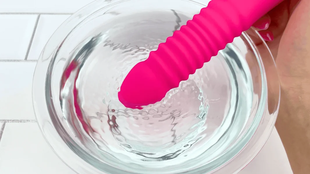 Thrusting and Vibrating Suction Cup Dildo - Easy, Deep, Hands-free O's! — image 6 of 13
