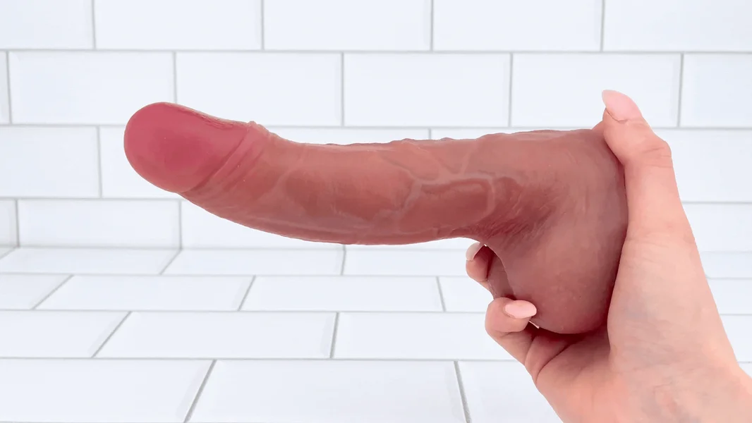 The Hot Shot Heated Thrusting & Vibrating Dildo - Curved to Stimulate Your G-Spot with Every Thrust! — image 4 of 16