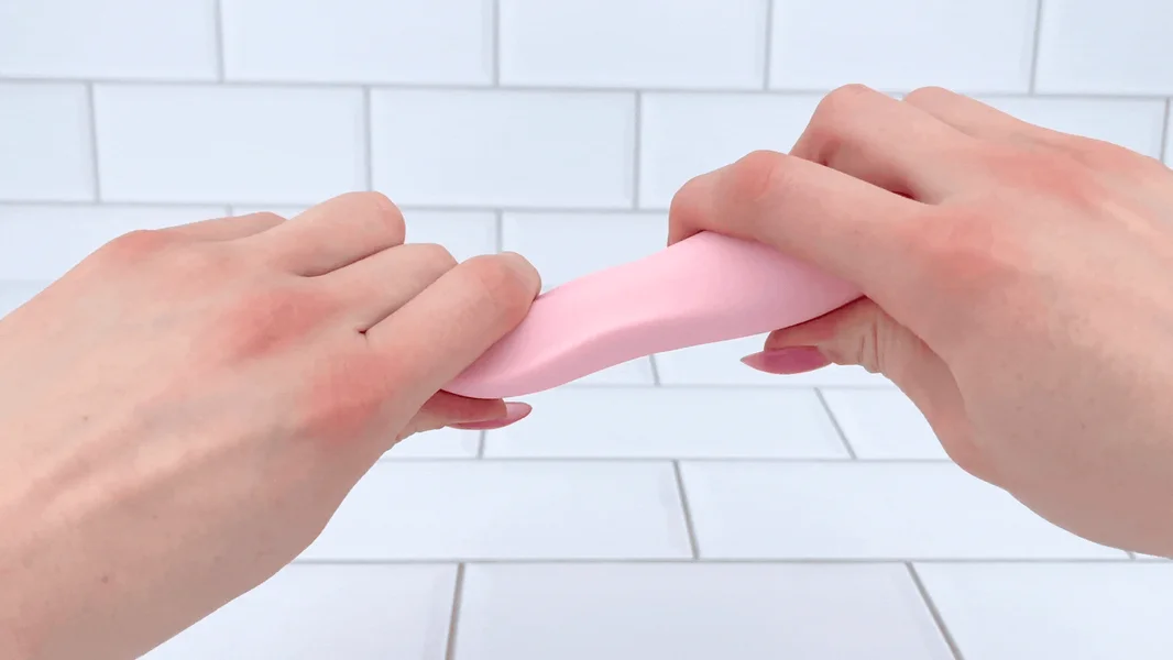 Pique Pinpoint Vibrator - Perfect for Clit or Nipple Stimulation! — image 8 of 12